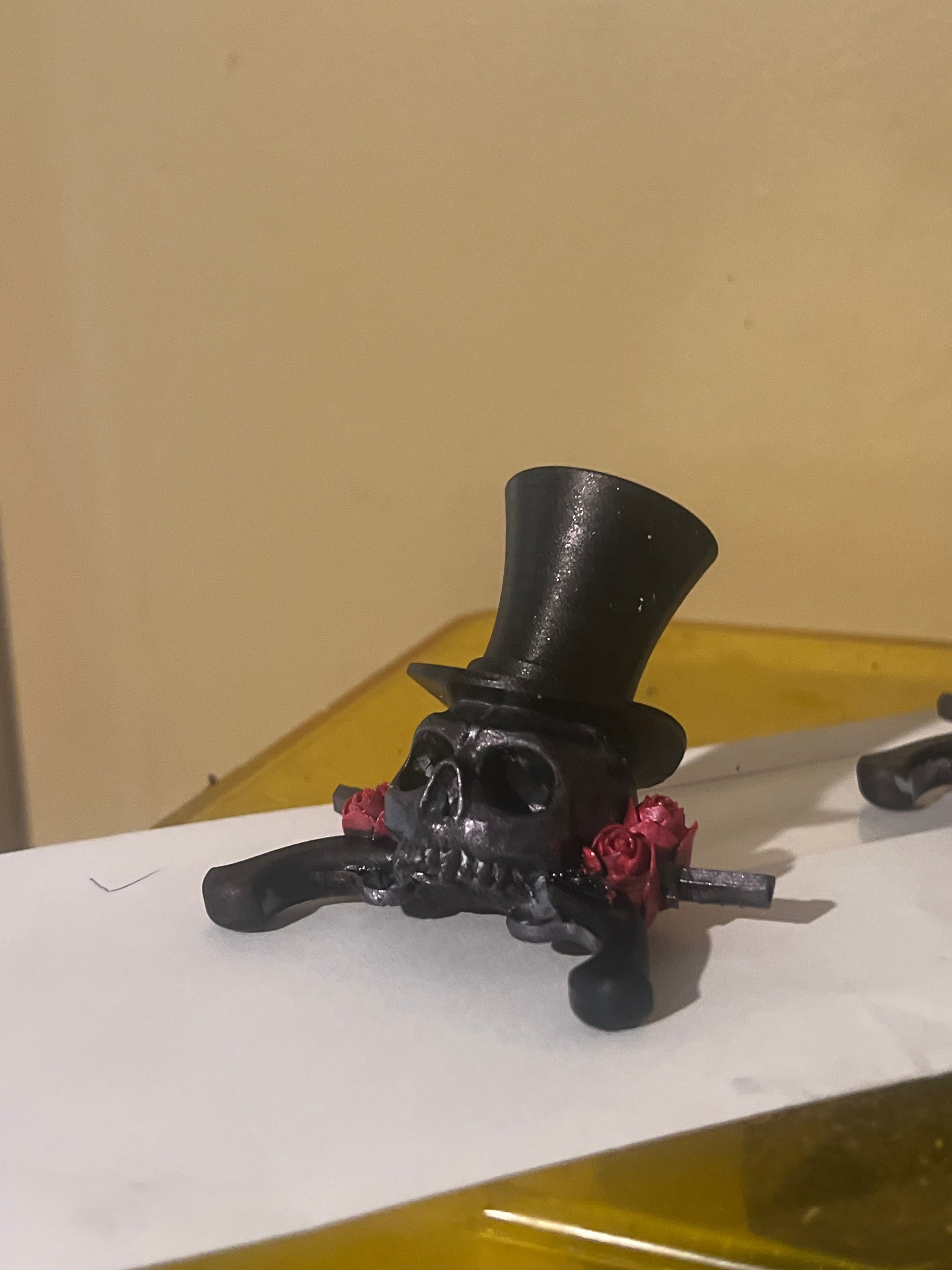 Guns N Roses skull and hat trinket